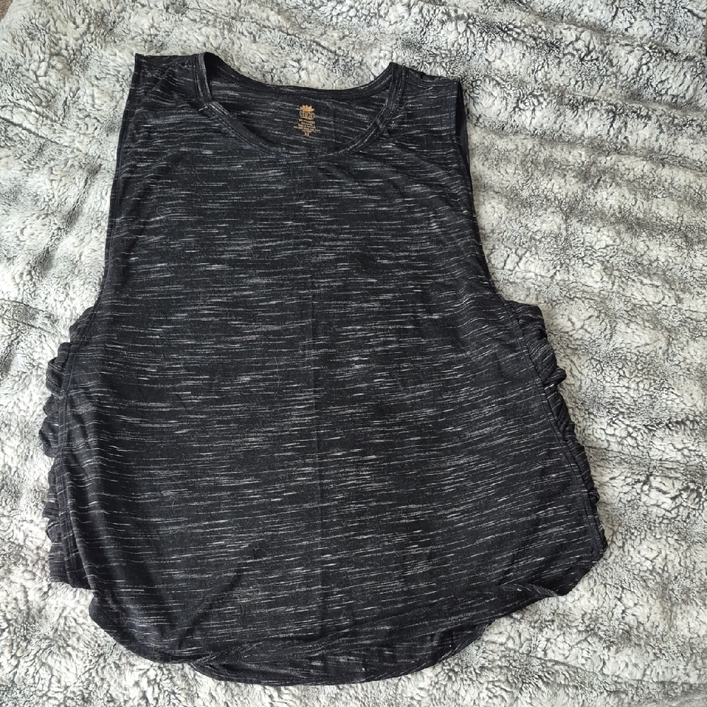 Studio 🖤 Charcoal Gray Muscle Tee (606)